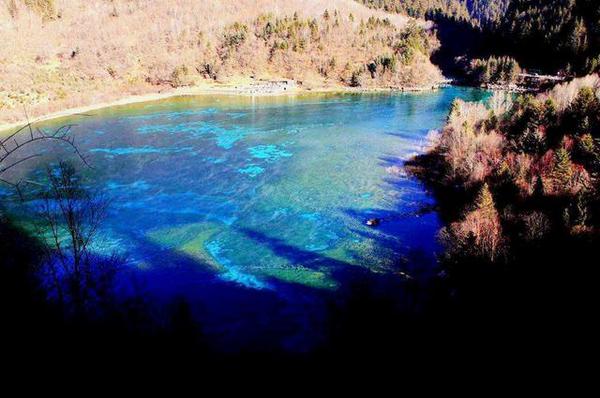九寨沟的冬天是一幅精美的水墨画,冬天五彩池九寨沟
