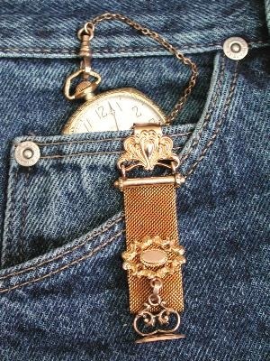 思考好久礼物——怀表,带给那位儒雅的老绅士,好像好久没回家了