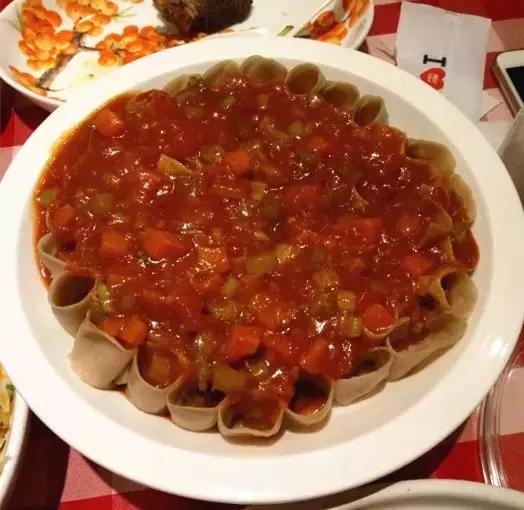 各位旅客,前方到站昆城广场,请注意装满钱包,装满钱包!