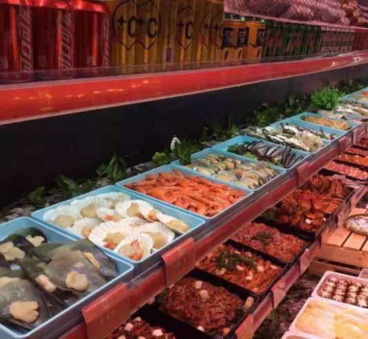 各位旅客,前方到站昆城广场,请注意装满钱包,装满钱包!