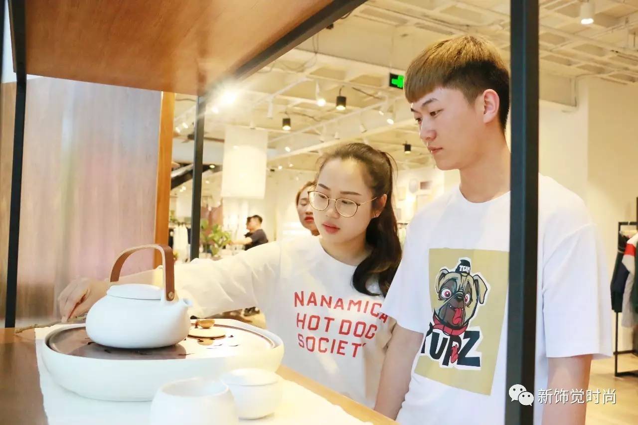 春夏dior服装店陈列,男装dior服装店陈列