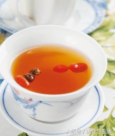 食疗养生百合雪梨马蹄枸杞,玉竹黄精枸杞百合莲子食疗