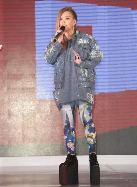 4000块的塑料拖鞋，1万7的民工编织袋包包，觉得丑还买不起