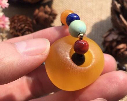 为什么老蜜蜡孔道比较大,老蜜蜡为什么有的孔磨损很厉害