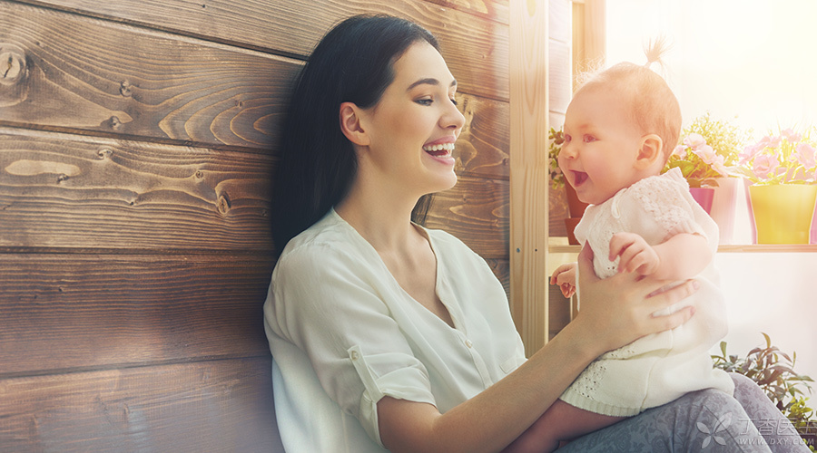 新生儿抱姿注意什么,抱婴儿需要注意什么