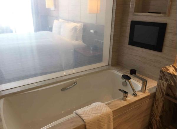 怎么免费入住五星级酒店,如何用最低的价格装修一个店