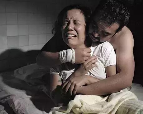 80后女同摄影师深入“诊所”，再现野蛮残暴的性倾向治疗