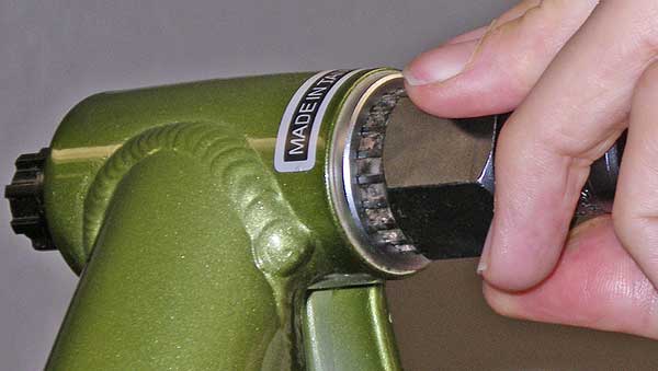 自行车脚踏轴特别紧,自行车脚踏正确方向