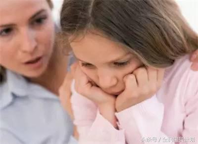 女大学生飞踹4岁女童视频完整曝光，到底是谁的责任，你怎么看？