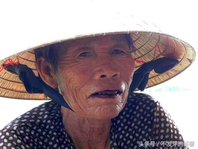 盘点那些吃槟榔恐怖照片,嚼槟榔面目全非图片