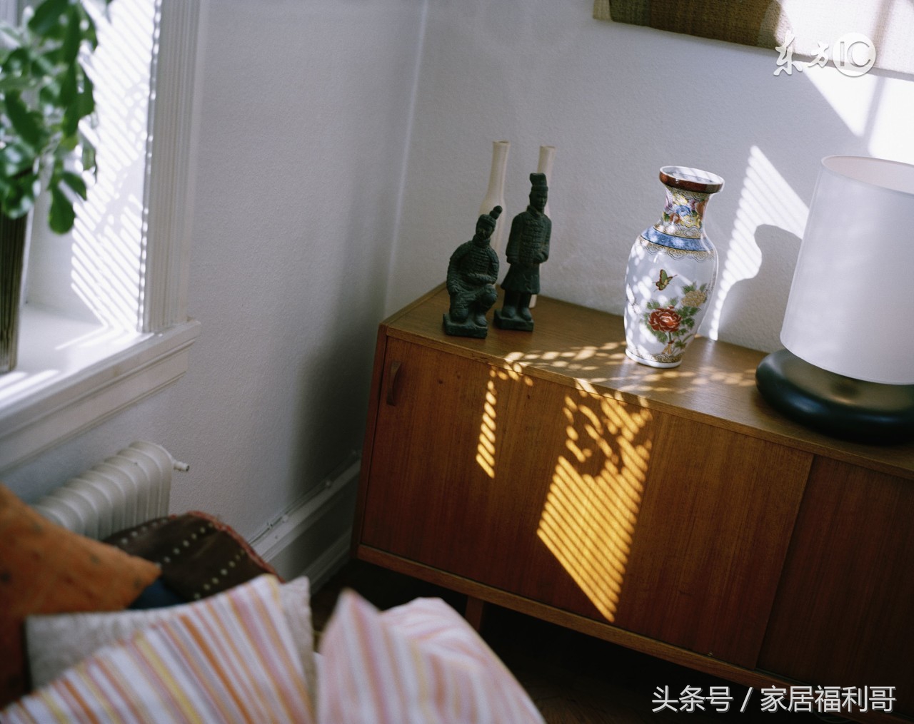 往水泥墙上用白色涂料,往石灰墙上喷碱水墙会坏吗