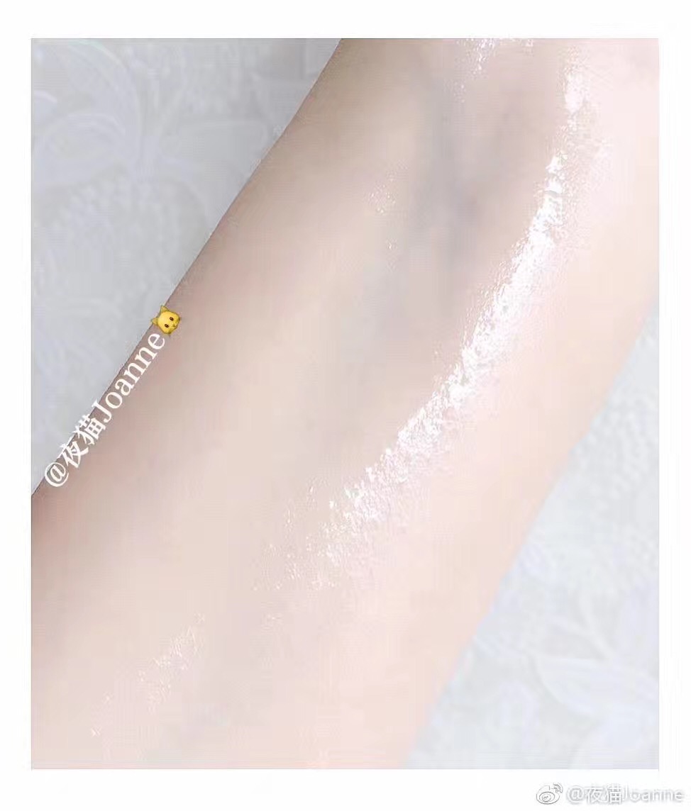 ️两款防晒（安耐晒*瓶金**防晒PKNairsUp防晒喷雾）