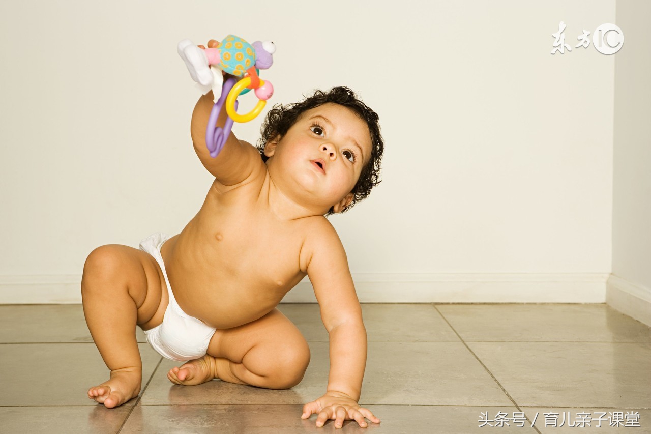 宝宝一岁多了不长头发怎么回事,宝宝一岁还不长牙正常吗