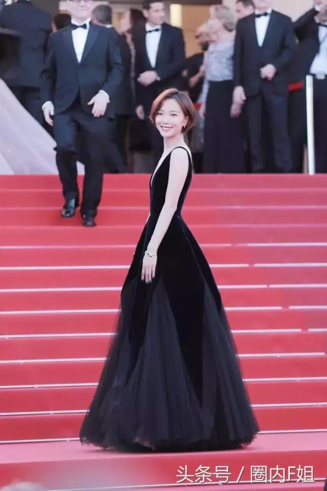 穿*旗国**，扮鸡精，没有范冰冰镇场的戛纳红毯今年来了多少妖魔鬼怪