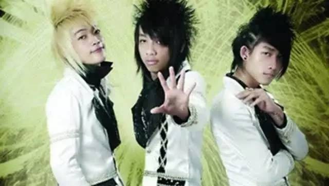 刷榜单、发广告,杀马特除了颓废,还有着自己的商业版图