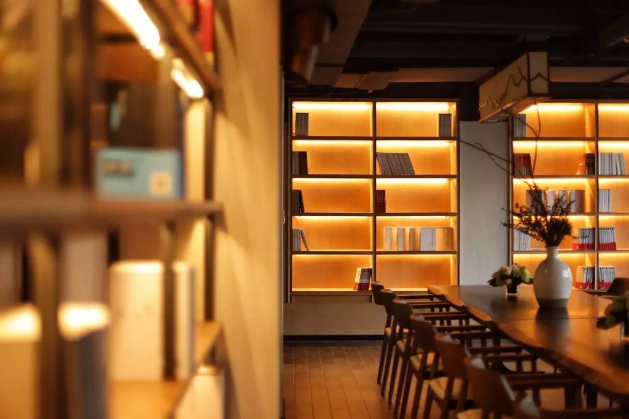 千年运河边，将烟雨江南盈手相赠，你还欠自己一次隐居