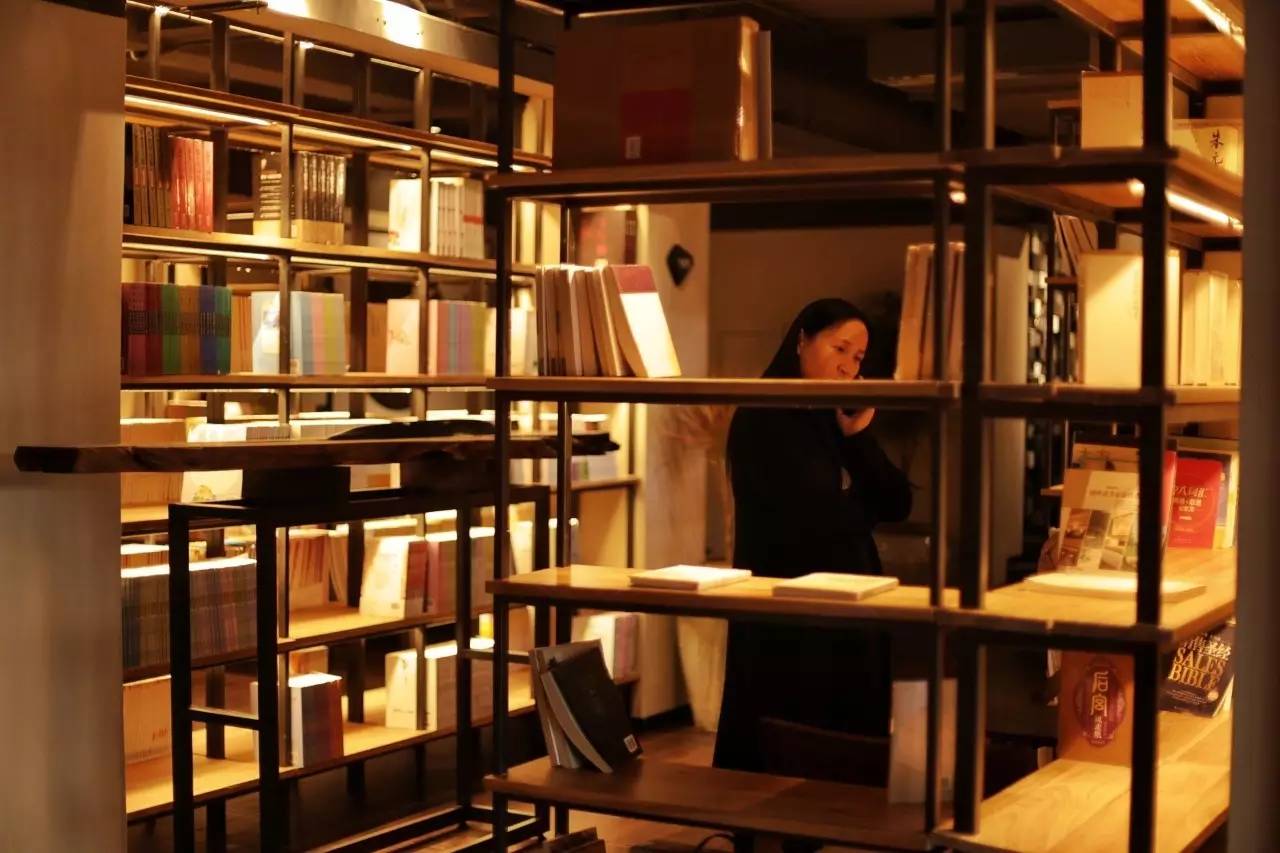 千年运河边，将烟雨江南盈手相赠，你还欠自己一次隐居