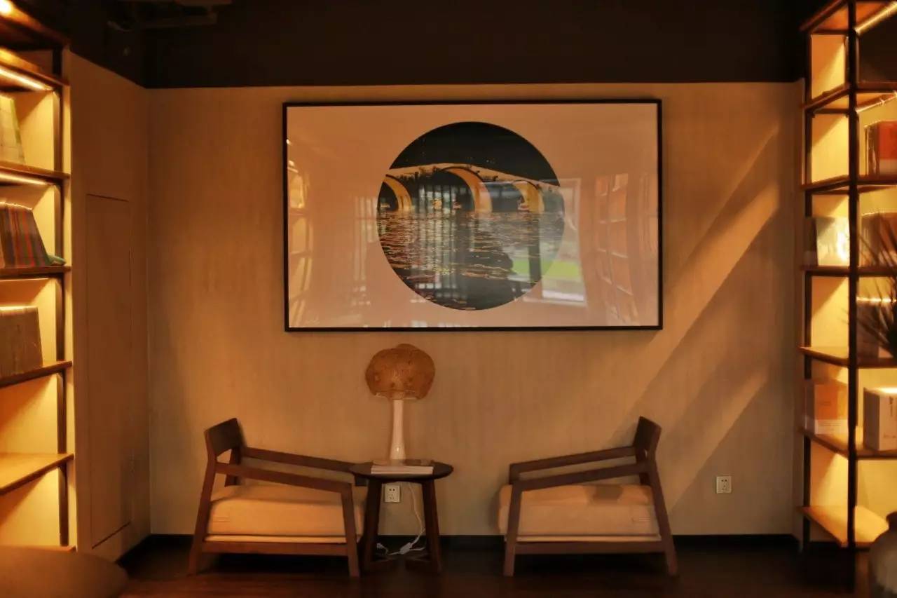 千年运河边，将烟雨江南盈手相赠，你还欠自己一次隐居