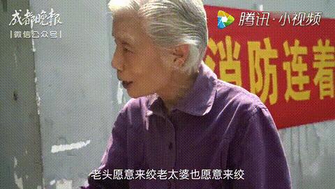 62岁老人街头理发,62岁老人理发