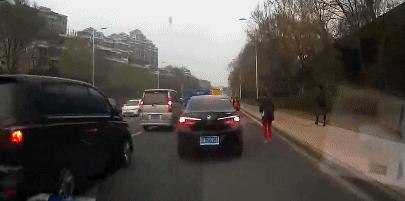 十条笑话:办公室的女人打赌:用同一套问题,打电话问她们的男人