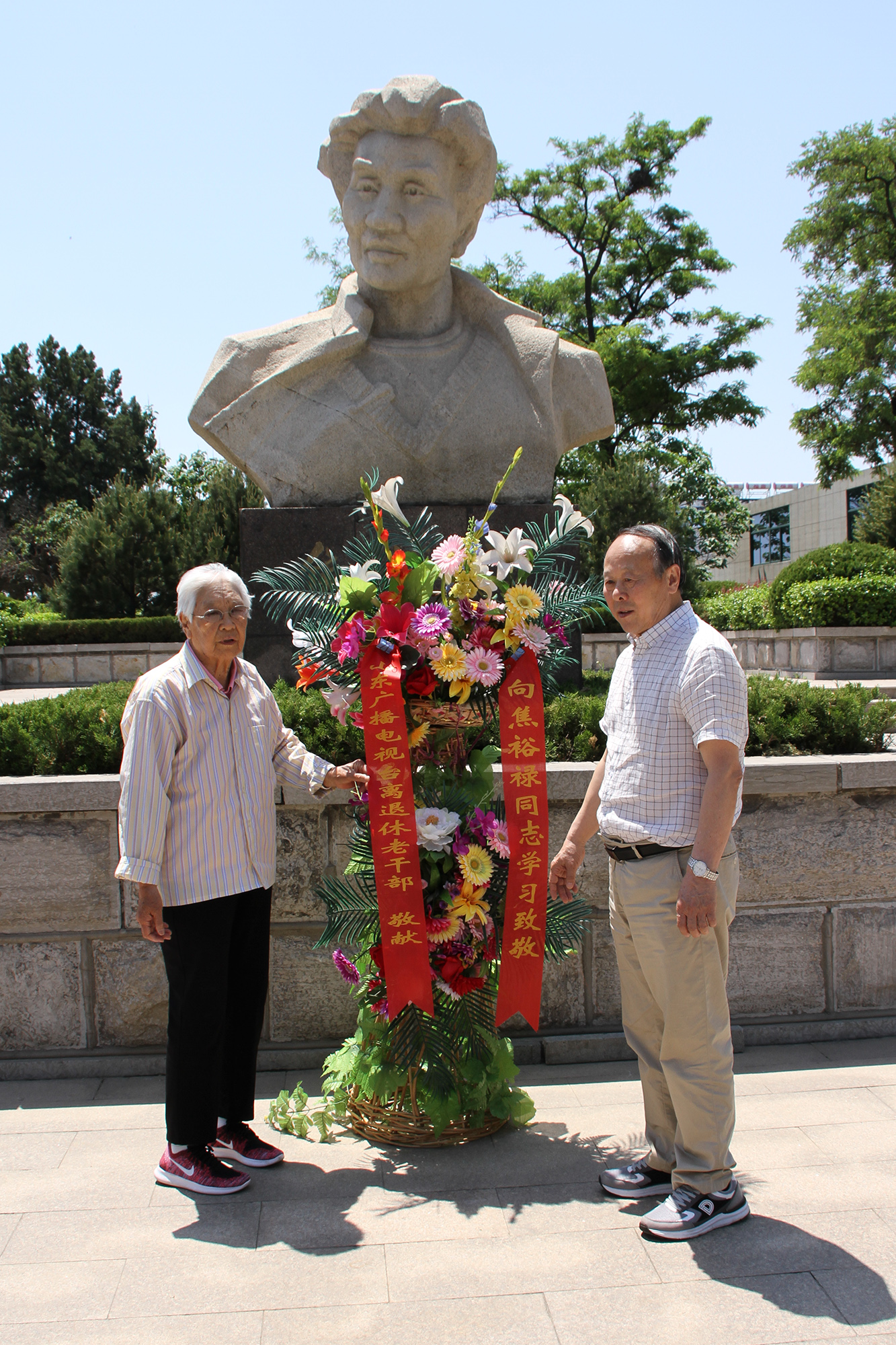 追寻红色记忆传承英模精神,寻访红色足迹学习英模精神