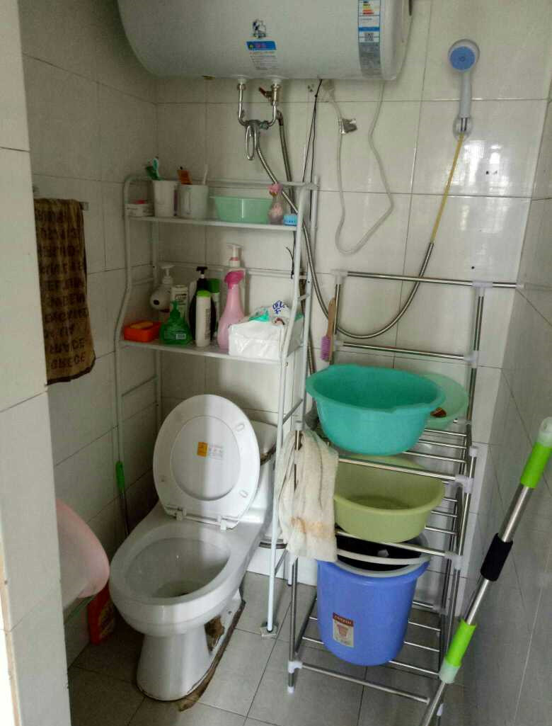 我在福州租了600块房子,巴掌大的空间,厕所却在厨房里