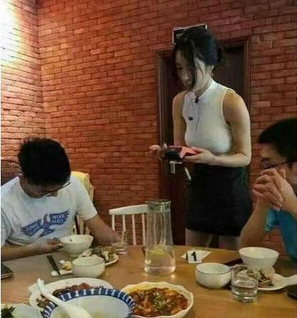 大爷打牌顶石头,大爷扛砖打牌原视频国外