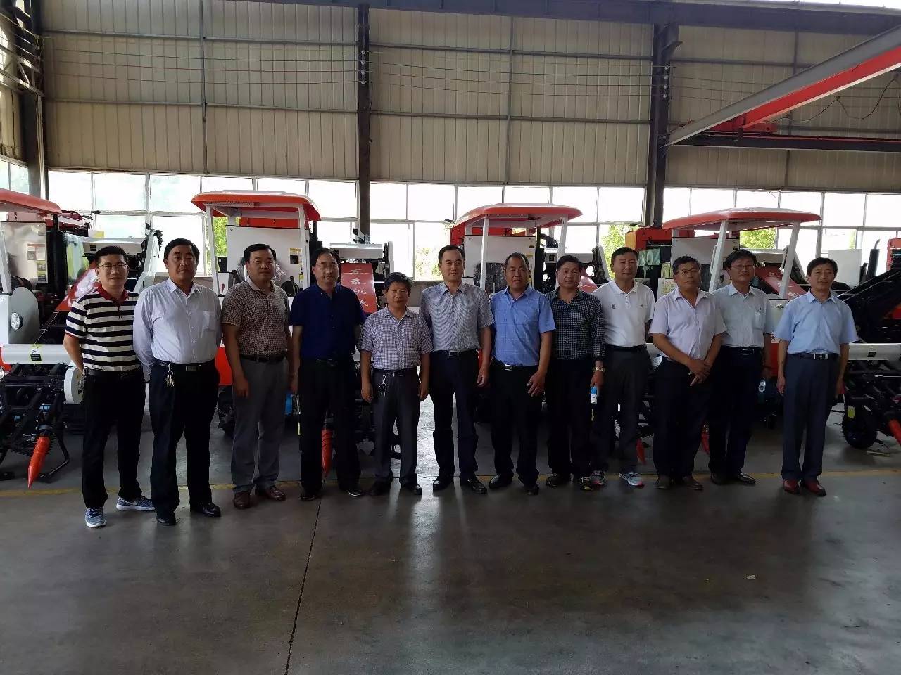 东泰手扶拖拉机花生收获机,东泰机械花生收获机厂家