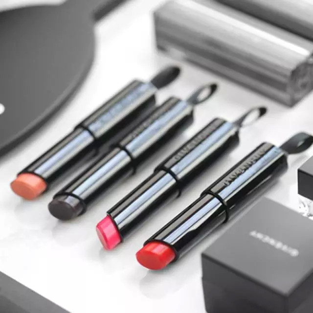 100支蓝色的口红,100支口红混彩泥