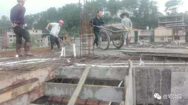 框架结构自建房地基筏板基础,自建房老基础与新筏板基础的结合