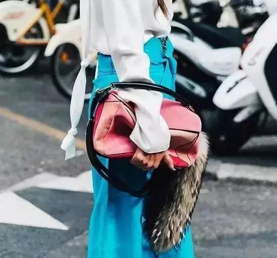 蒋欣背的女包,蒋欣香奈儿包