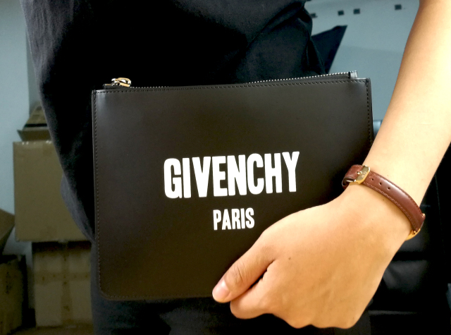 givenchy狗头包,纪梵希狗头手包正品多少钱