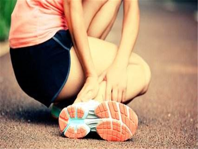 踝关节扭伤了热敷会怎么样,足踝扭伤后冰敷后怎么调理