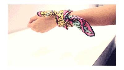 时尚优雅小方巾,郑秀妍的时尚穿搭