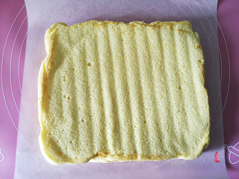 首次学做的蛋卷,特为孙女送上的儿童节礼物—曼越莓干蛋糕卷