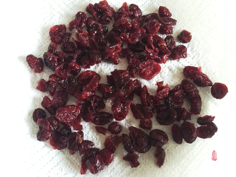 首次学做的蛋卷,特为孙女送上的儿童节礼物—曼越莓干蛋糕卷