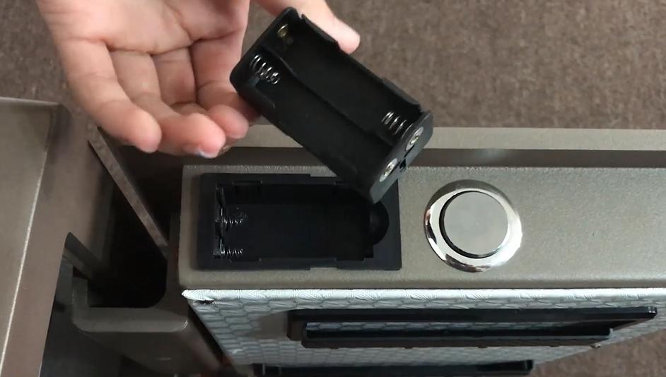 首次使用保险柜怎么用,第一次用密码锁怎么开