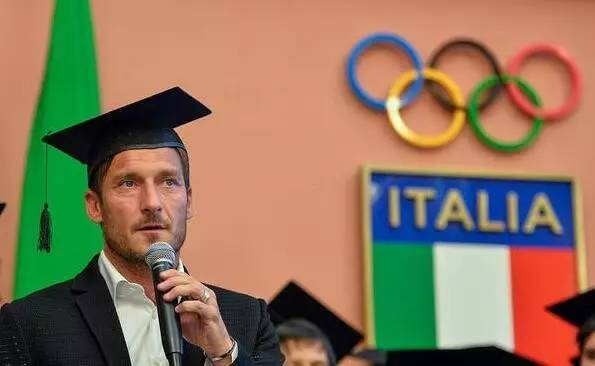 当你谈论罗马，甚至无需在这座城市呆太久，脑海里浮现的首先是他