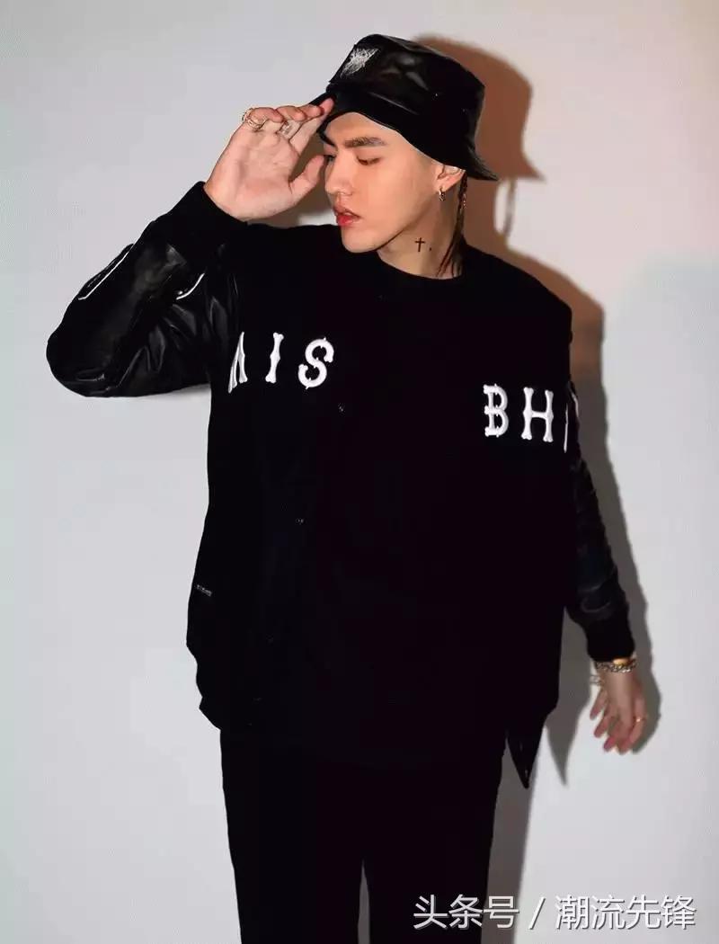 潮牌vetements夹克,潮牌vetements满印白