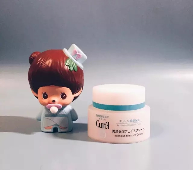 保湿效果好的平价面霜,清爽吸收快的面霜