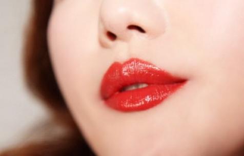 dior的迪奥魅惑釉唇膏 (dior魅惑釉唇膏怎么用)