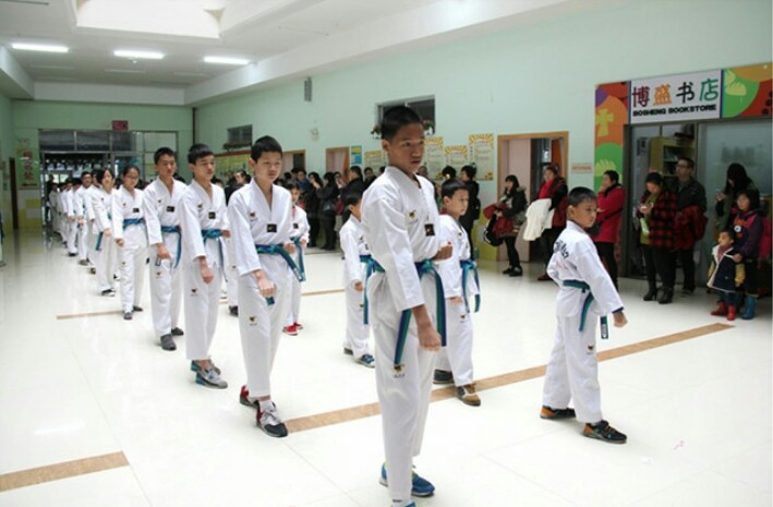 跆拳道教学教你如何正确学习跆拳道马步冲拳