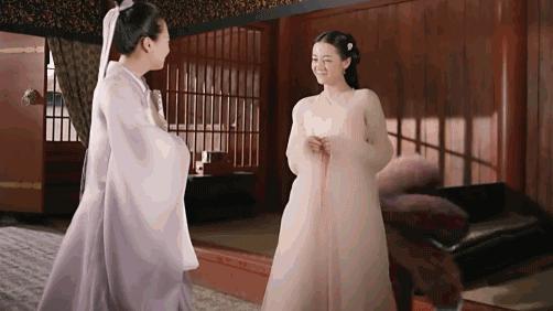 杨幂最近和刘恺威状况,杨幂旗下的4朵金花谁最红