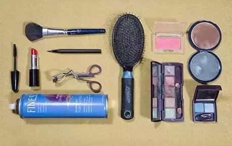 80后女同摄影师深入“诊所”，再现野蛮残暴的性倾向治疗