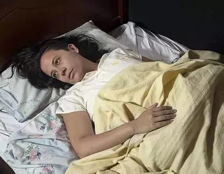 80后女同摄影师深入“诊所”，再现野蛮残暴的性倾向治疗