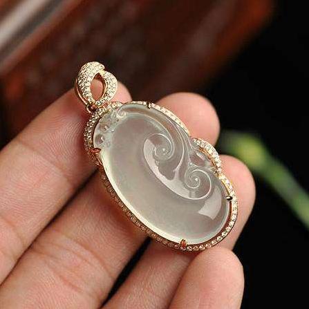 带色翡翠镶嵌封底,翡翠佛公镶嵌不封底好吗