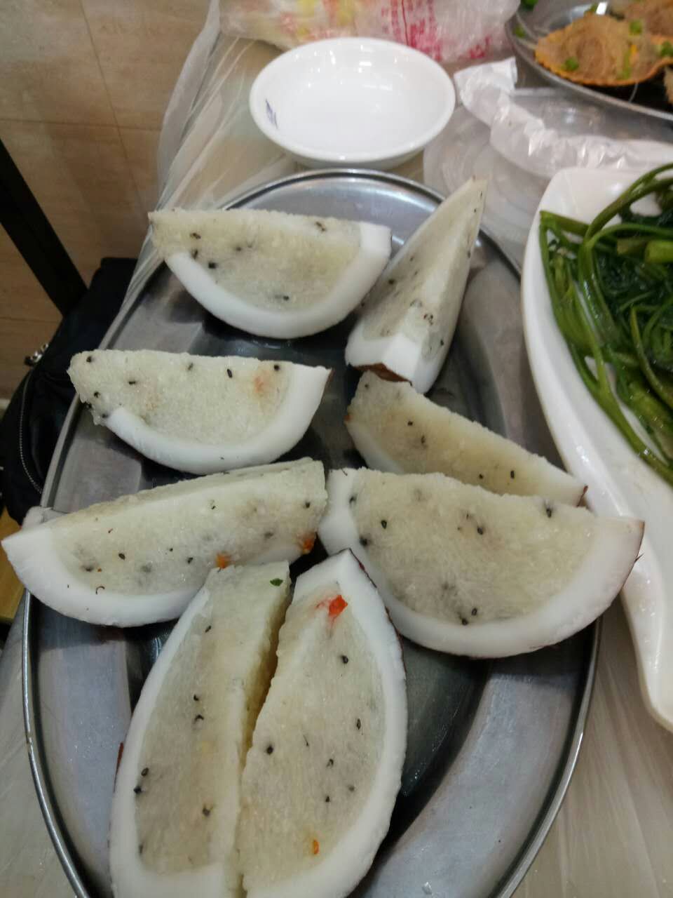 两个快乐的小阿妹神游三亚