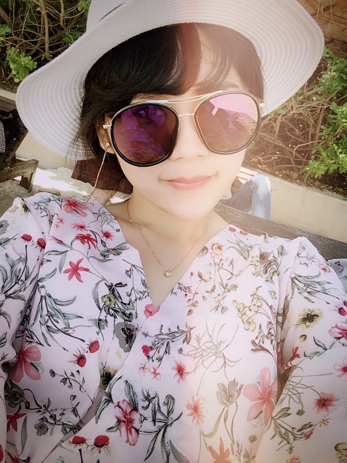 两个快乐的小阿妹神游三亚