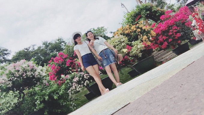 两个快乐的小阿妹神游三亚