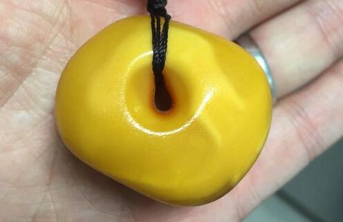 为什么老蜜蜡孔道比较大,老蜜蜡为什么有的孔磨损很厉害